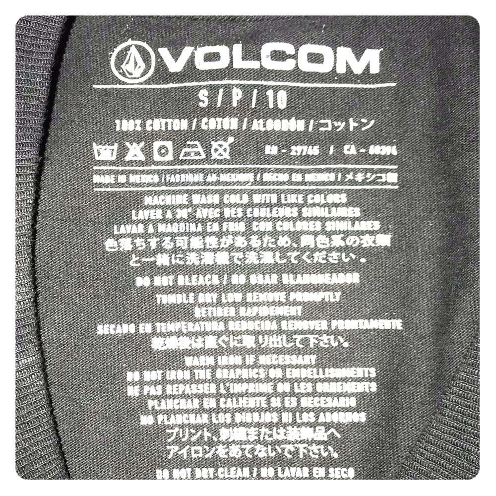 Volcom BOYS size small STAR SHIRT NEW AND NEED GON